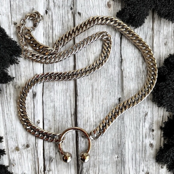 Modern Curb Chain Necklace with Circular Septum Centerpiece Sleek Sexy Witchy - Picture 10 of 15